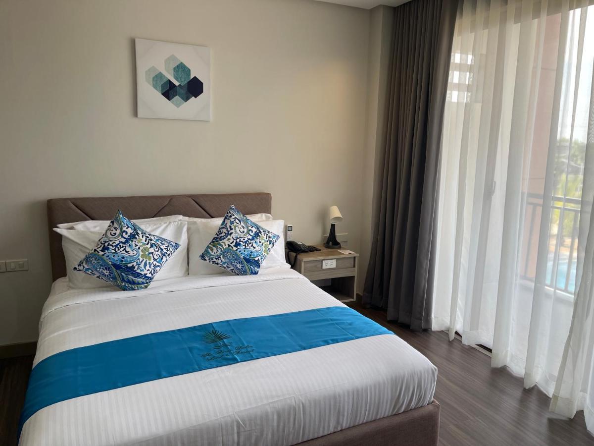 Deluxe Queen Room